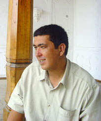 Artisan: Rasuljon Mirzaahmedov - Ikat fabrics from Uzbekistan